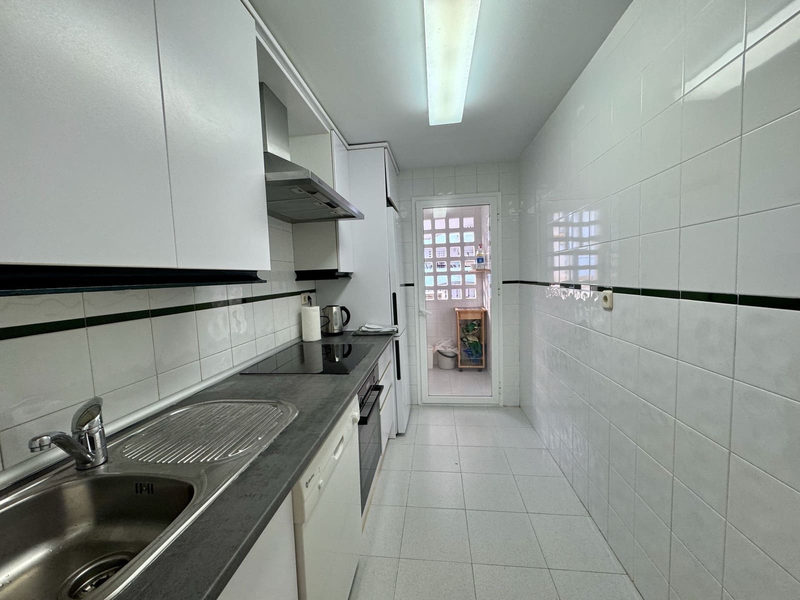 2 sypialnia Apartament do wynajęcia w Puerto Banus z basenem garażem - 1 650 € (Ref: 9871611)