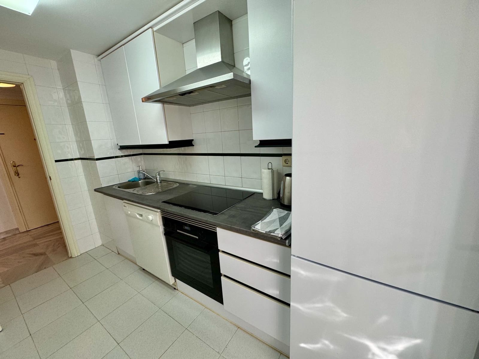 2 sypialnia Apartament do wynajęcia w Puerto Banus z basenem garażem - 1 650 € (Ref: 9871611)
