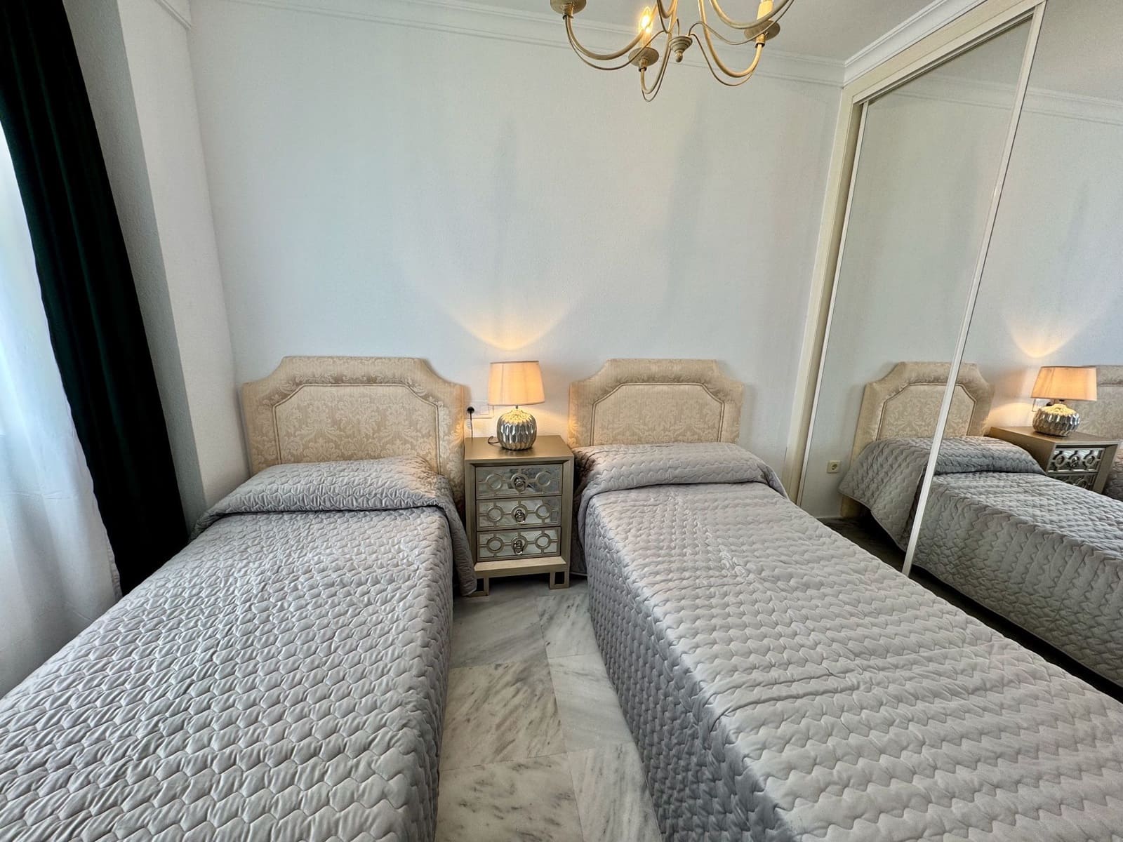 2 sypialnia Apartament do wynajęcia w Puerto Banus z basenem garażem - 1 650 € (Ref: 9871611)
