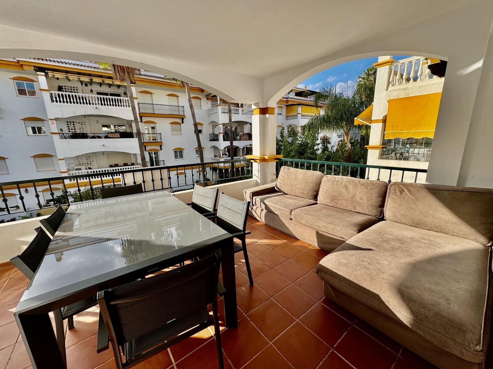 2 sypialnia Apartament do wynajęcia w Puerto Banus z basenem garażem - 1 650 € (Ref: 9871611)