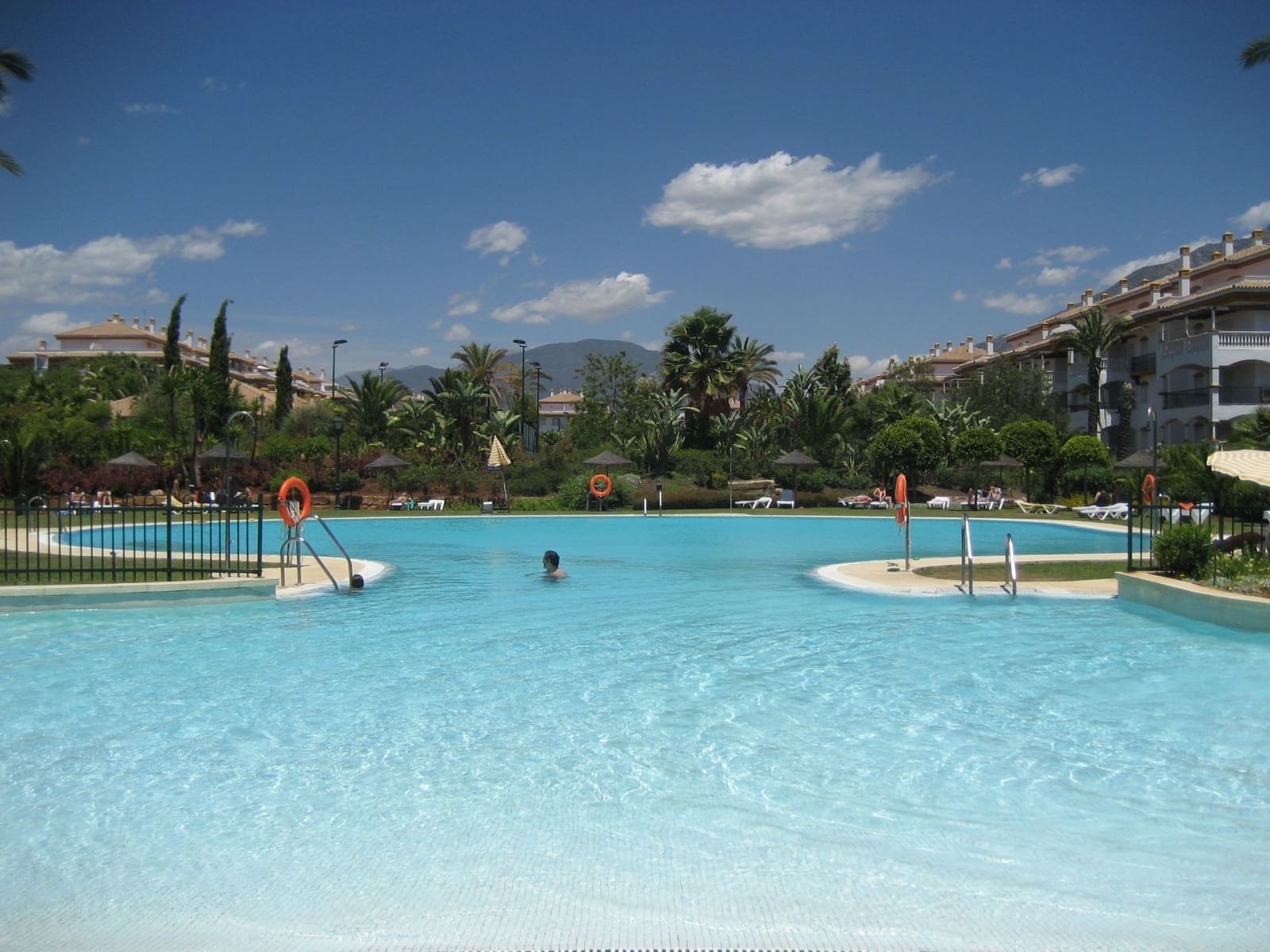 2 sypialnia Apartament do wynajęcia w Puerto Banus z basenem garażem - 1 650 € (Ref: 9871611)