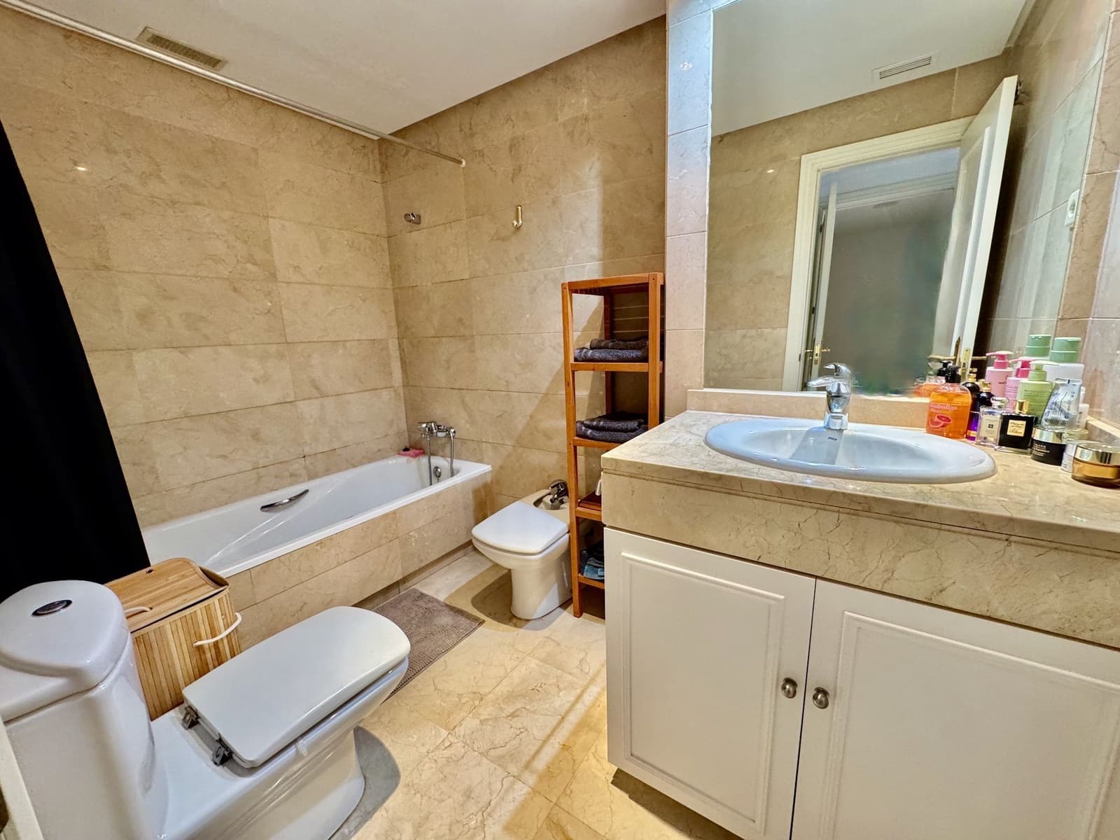 2 sypialnia Apartament do wynajęcia w Puerto Banus z basenem garażem - 1 650 € (Ref: 9871611)
