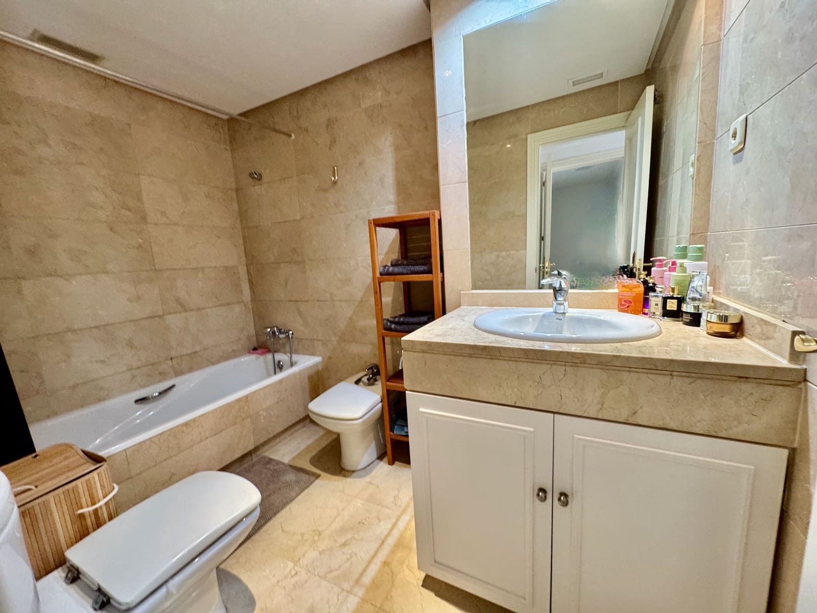2 sypialnia Apartament do wynajęcia w Puerto Banus z basenem garażem - 1 650 € (Ref: 9871611)
