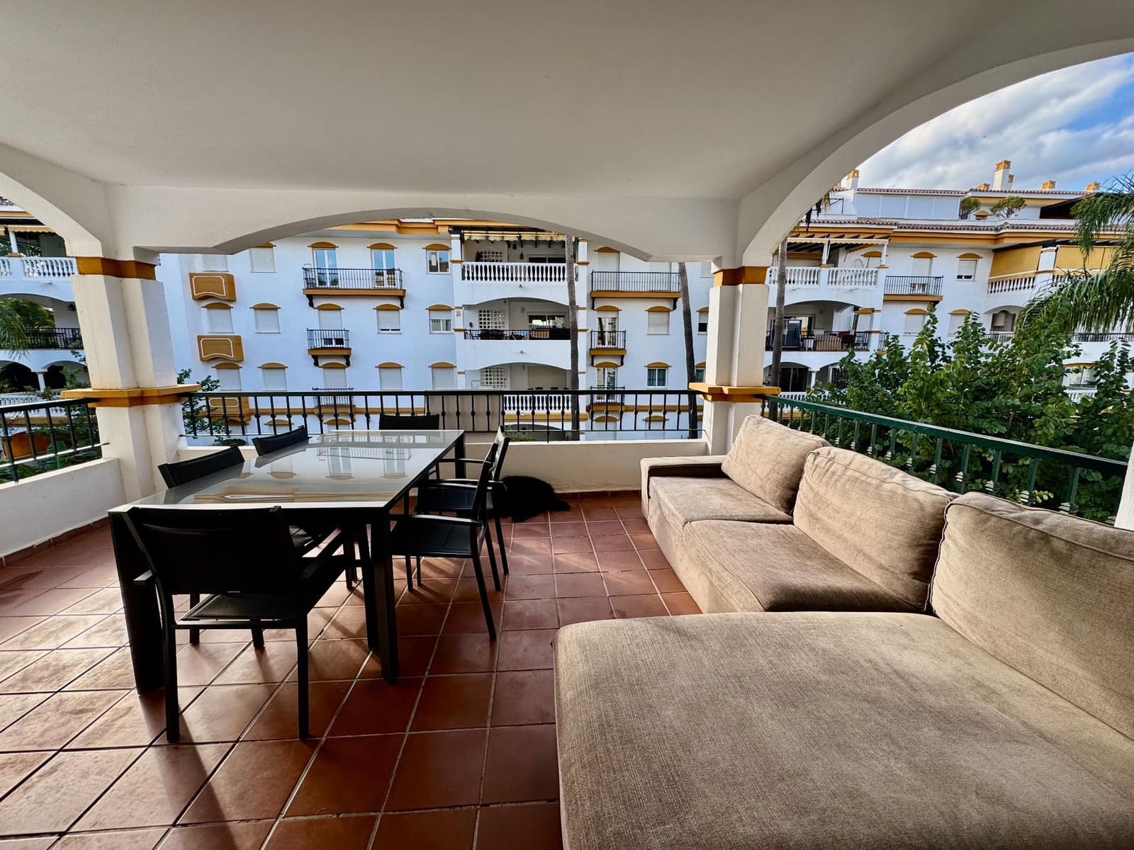 2 sypialnia Apartament do wynajęcia w Puerto Banus z basenem garażem - 1 650 € (Ref: 9871611)