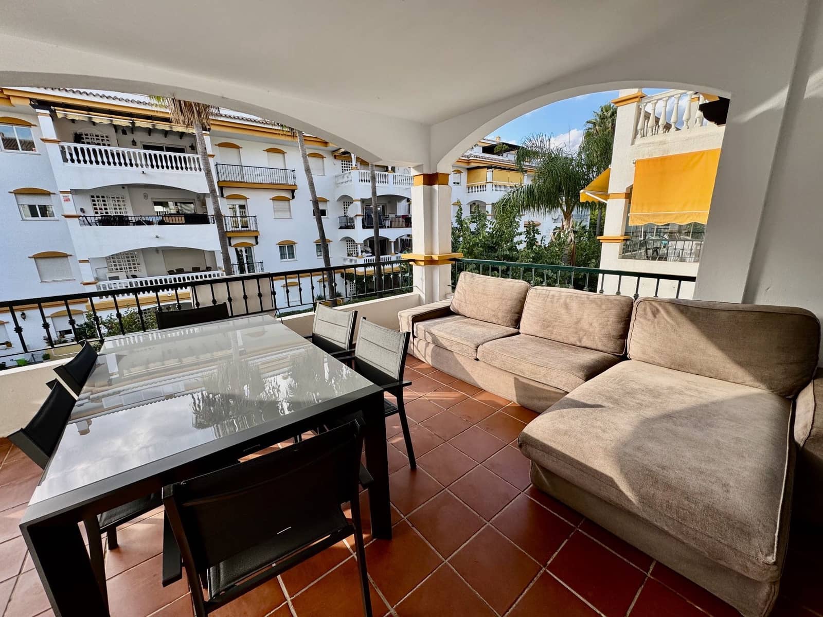 2 sypialnia Apartament do wynajęcia w Puerto Banus z basenem garażem - 1 650 € (Ref: 9871611)