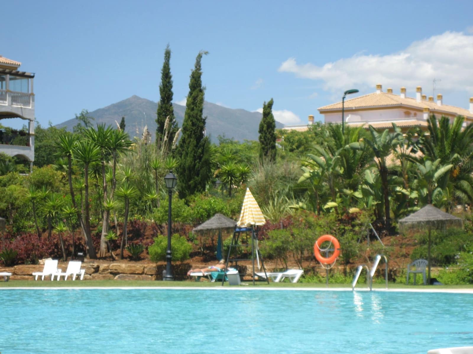 2 sypialnia Apartament do wynajęcia w Puerto Banus z basenem garażem - 1 650 € (Ref: 9871611)