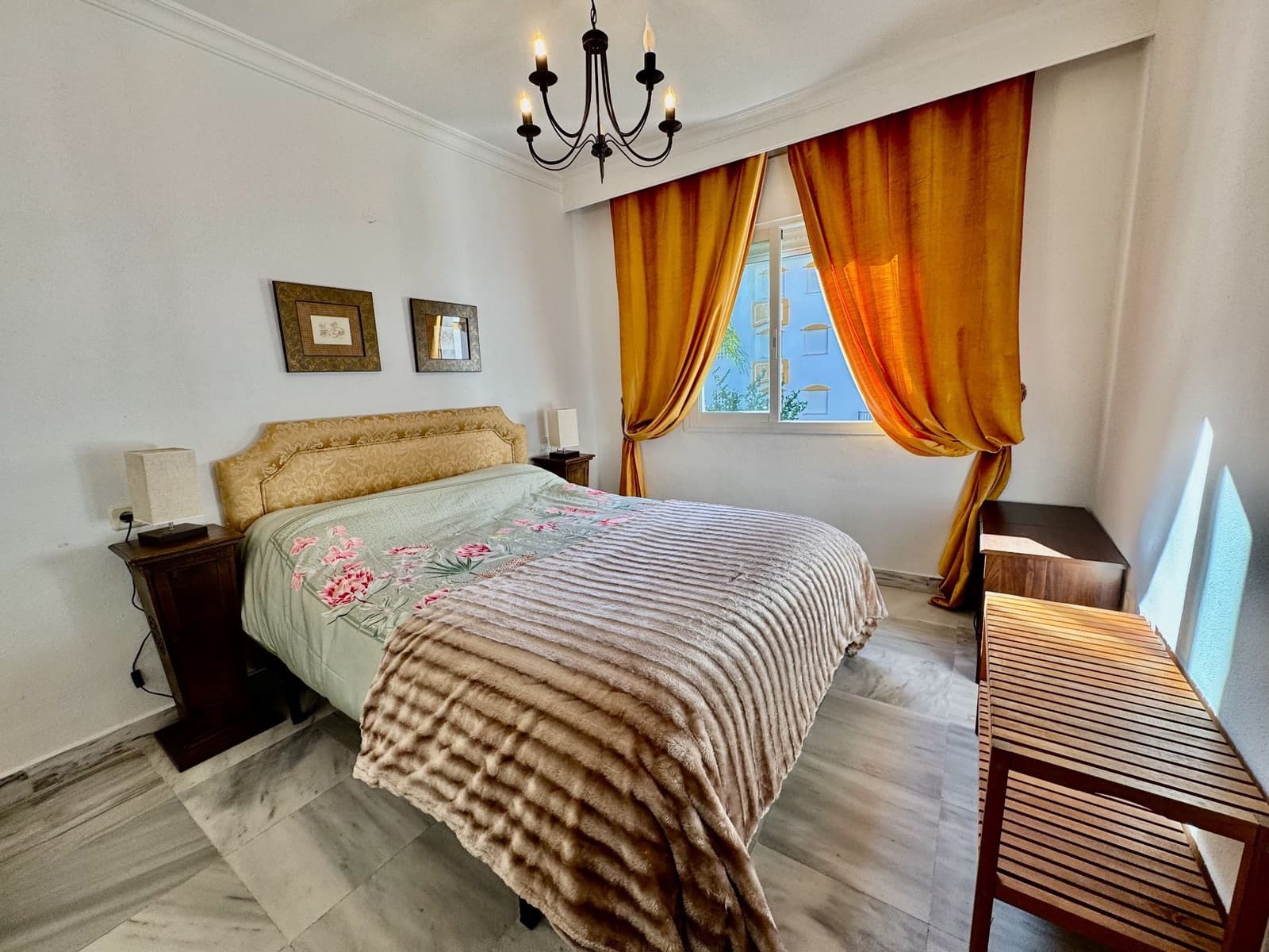 2 sypialnia Apartament do wynajęcia w Puerto Banus z basenem garażem - 1 650 € (Ref: 9871611)
