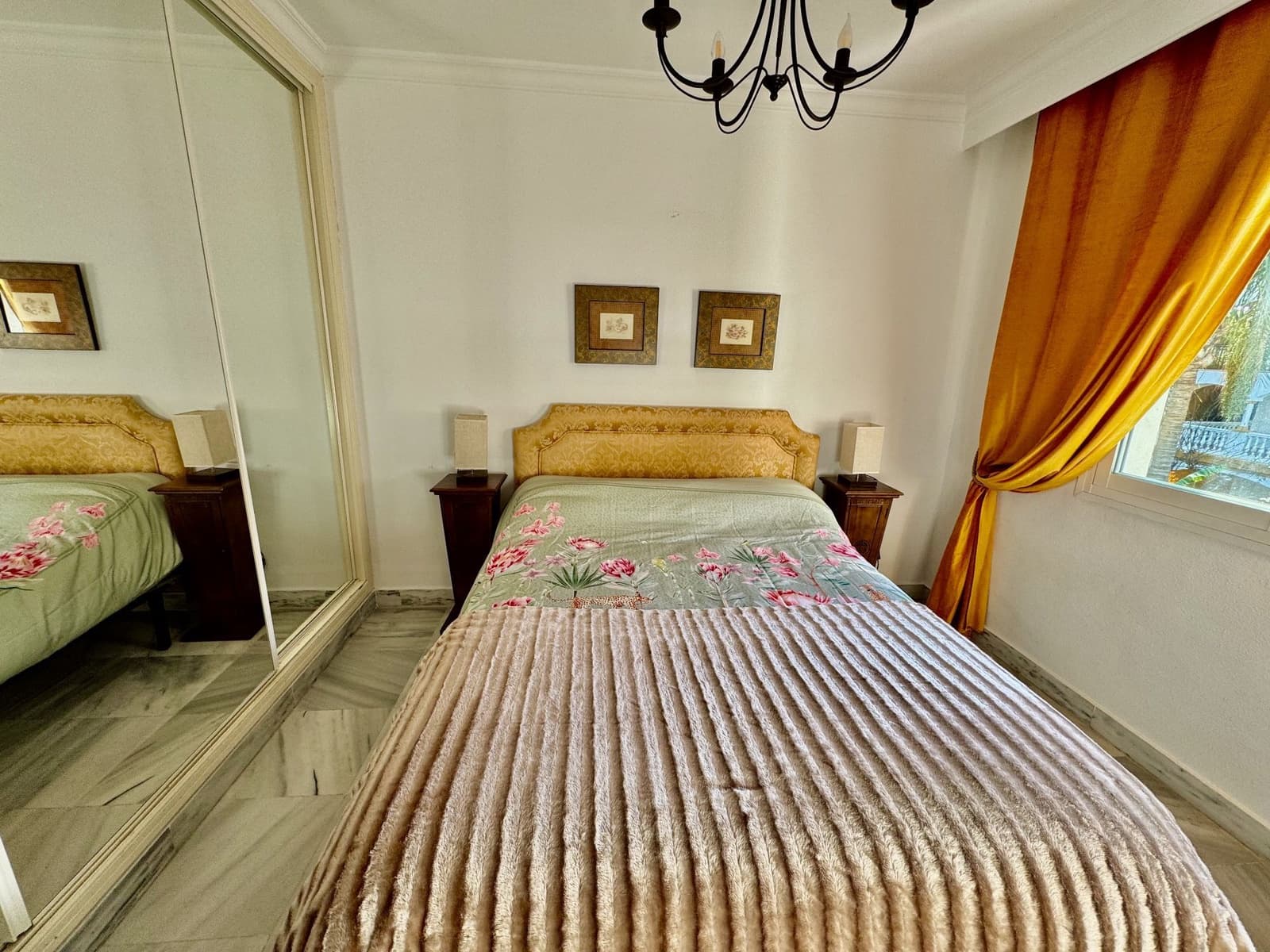 2 sypialnia Apartament do wynajęcia w Puerto Banus z basenem garażem - 1 650 € (Ref: 9871611)