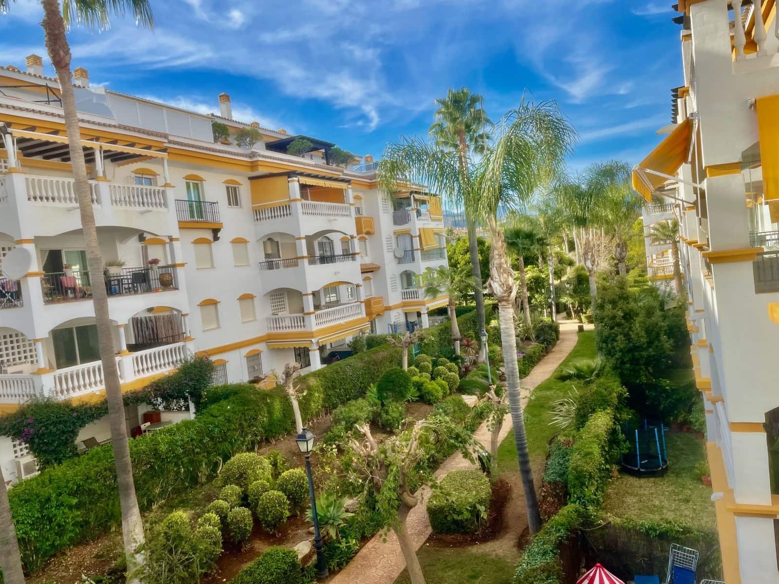 2 sypialnia Apartament do wynajęcia w Puerto Banus z basenem garażem - 1 650 € (Ref: 9871611)