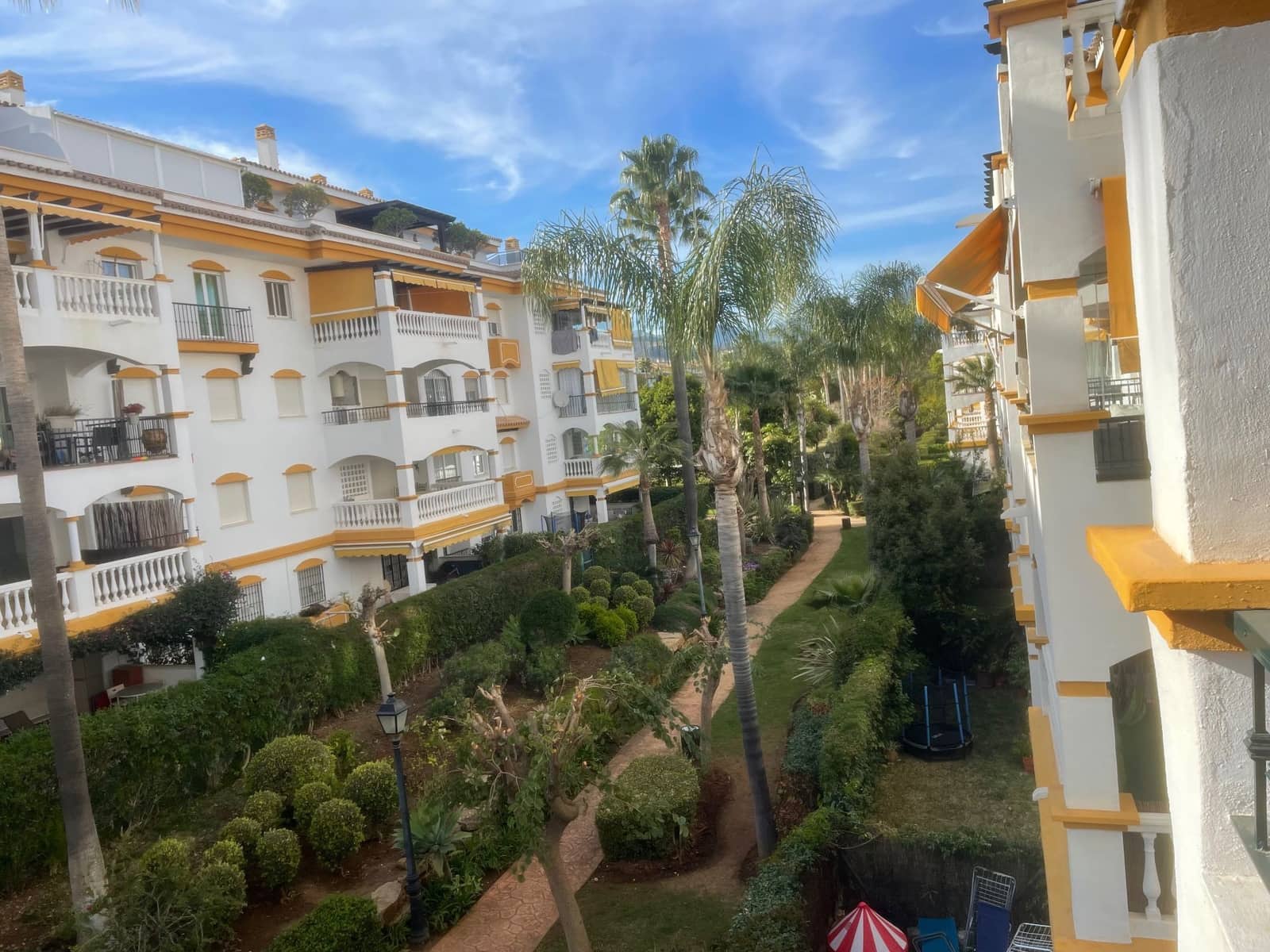 2 sypialnia Apartament do wynajęcia w Puerto Banus z basenem garażem - 1 650 € (Ref: 9871611)