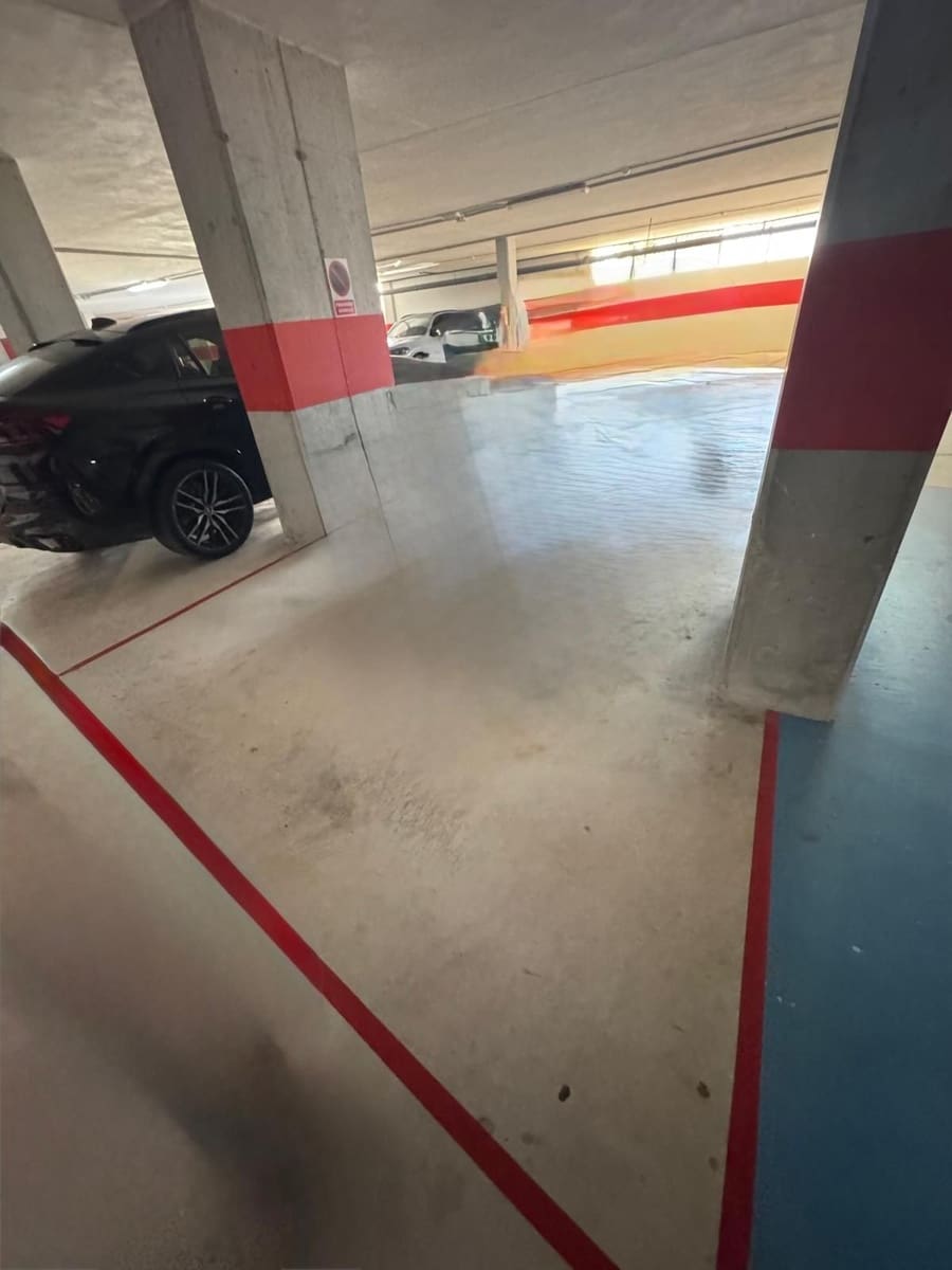 Garage for rent in Benidorm - € 250 (Ref: 9954775)