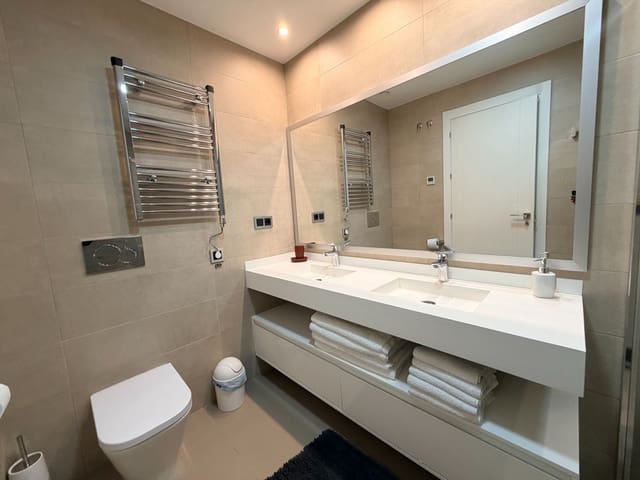 2 makuuhuone Huoneisto myytävänä paikassa Playa Poniente, Benidorm mukana uima-altaan 
autotalli - 570 000 € (Ref: 9962143)