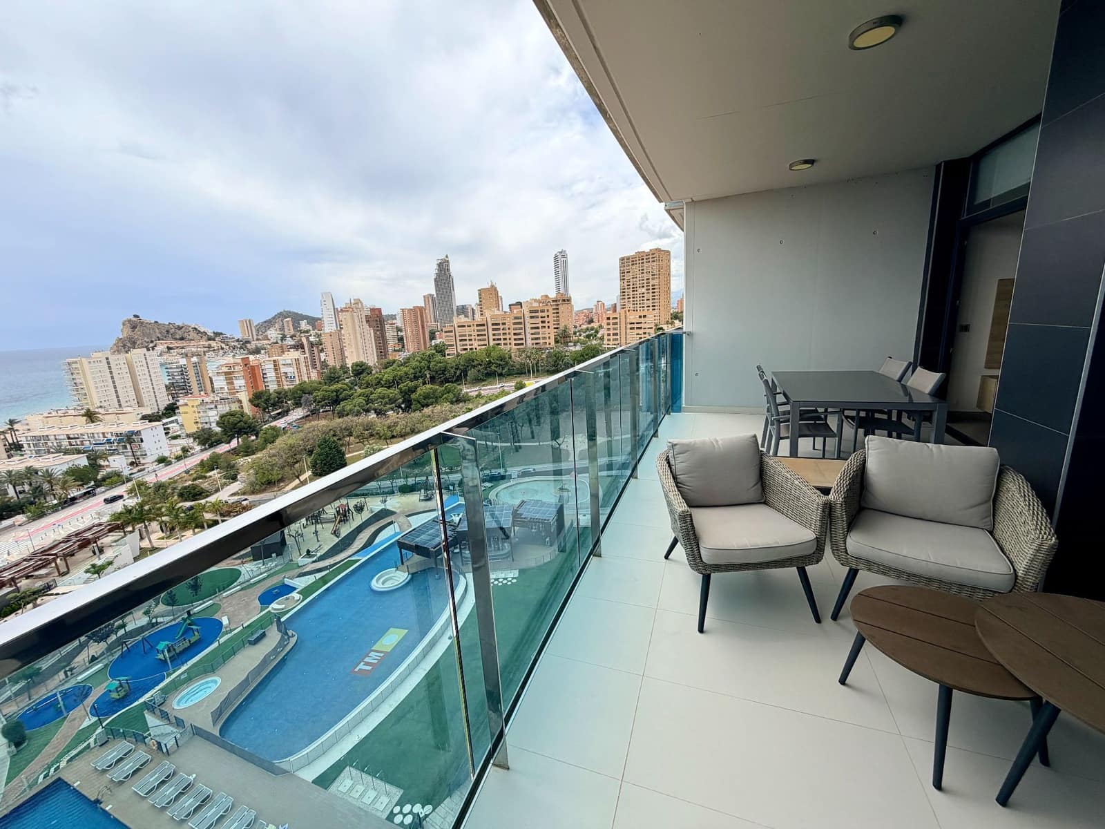2 makuuhuone Huoneisto myytävänä paikassa Benidorm mukana uima-altaan 
autotalli - 570 000 € (Ref: 9962143)