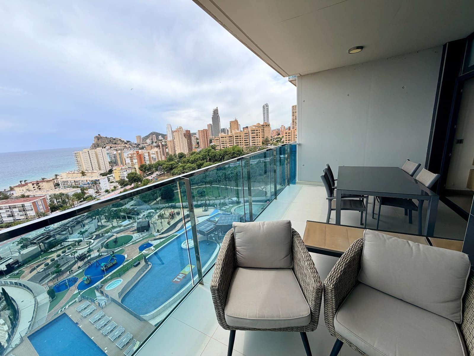 2 makuuhuone Huoneisto myytävänä paikassa Benidorm mukana uima-altaan 
autotalli - 570 000 € (Ref: 9962143)