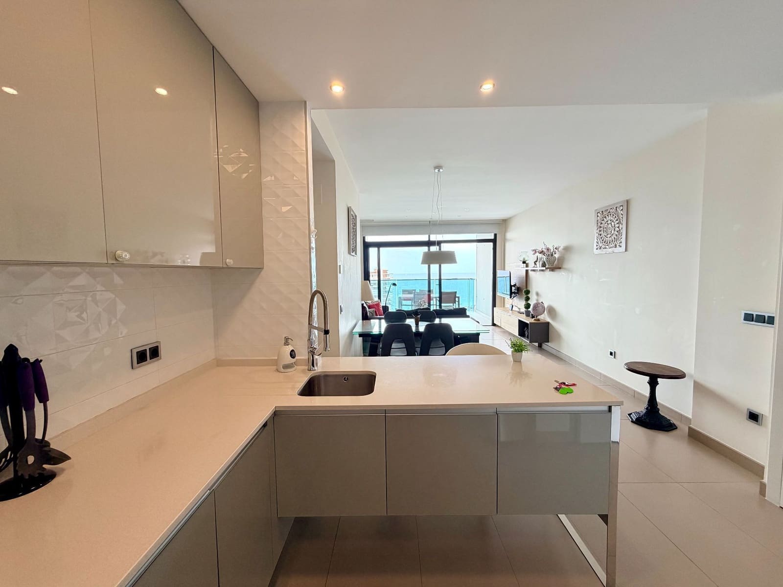 2 makuuhuone Huoneisto myytävänä paikassa Benidorm mukana uima-altaan 
autotalli - 570 000 € (Ref: 9962143)