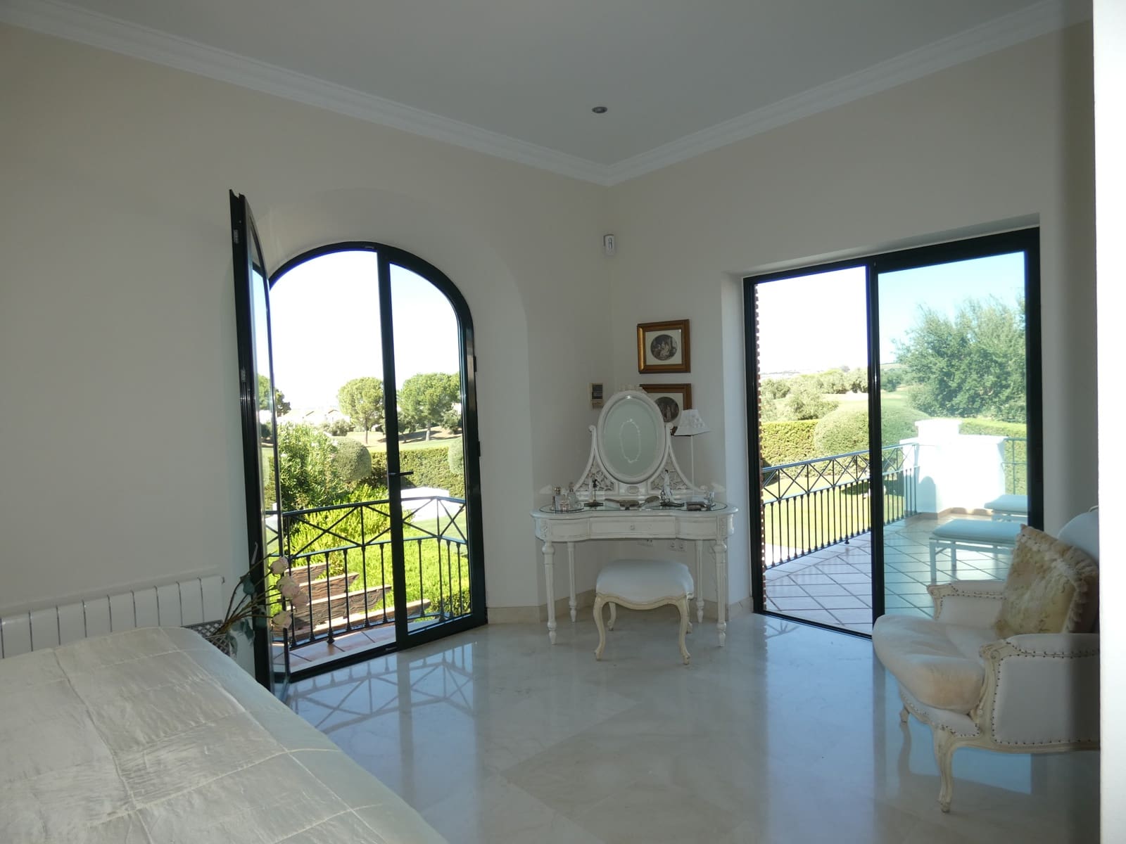 6 bedroom Villa for sale in Arcos de la Frontera with pool garage €