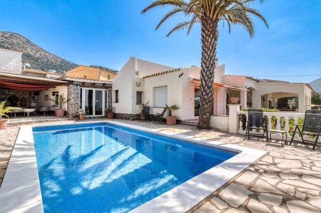 4 slaapkamer Villa te koop in El Mas Fumats, Roses met zwembad - € 699.000 (Ref: 9759433)