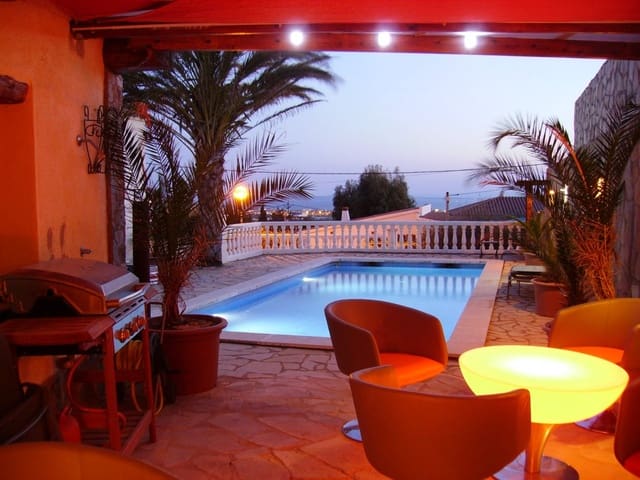 4 slaapkamer Villa te koop in El Mas Fumats, Roses met zwembad - € 699.000 (Ref: 9759433)