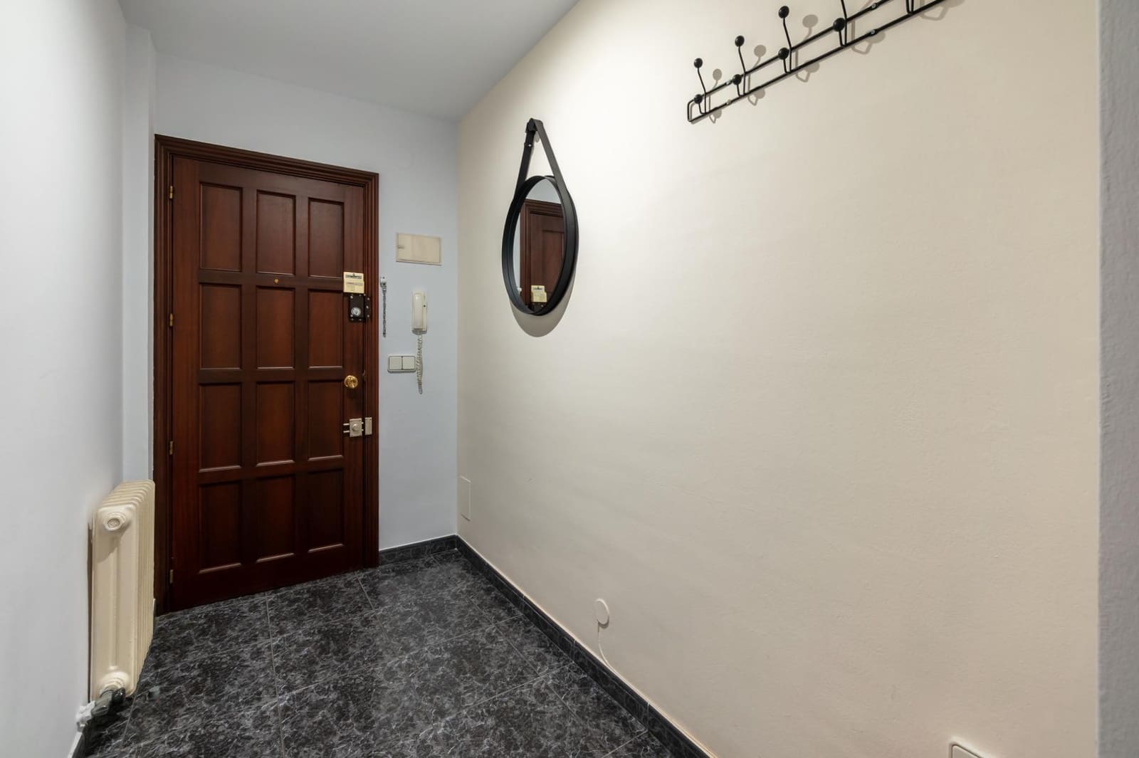 4 bedroom Flat for sale in Figueres with garage - € 225,000 (Ref: 9759434)