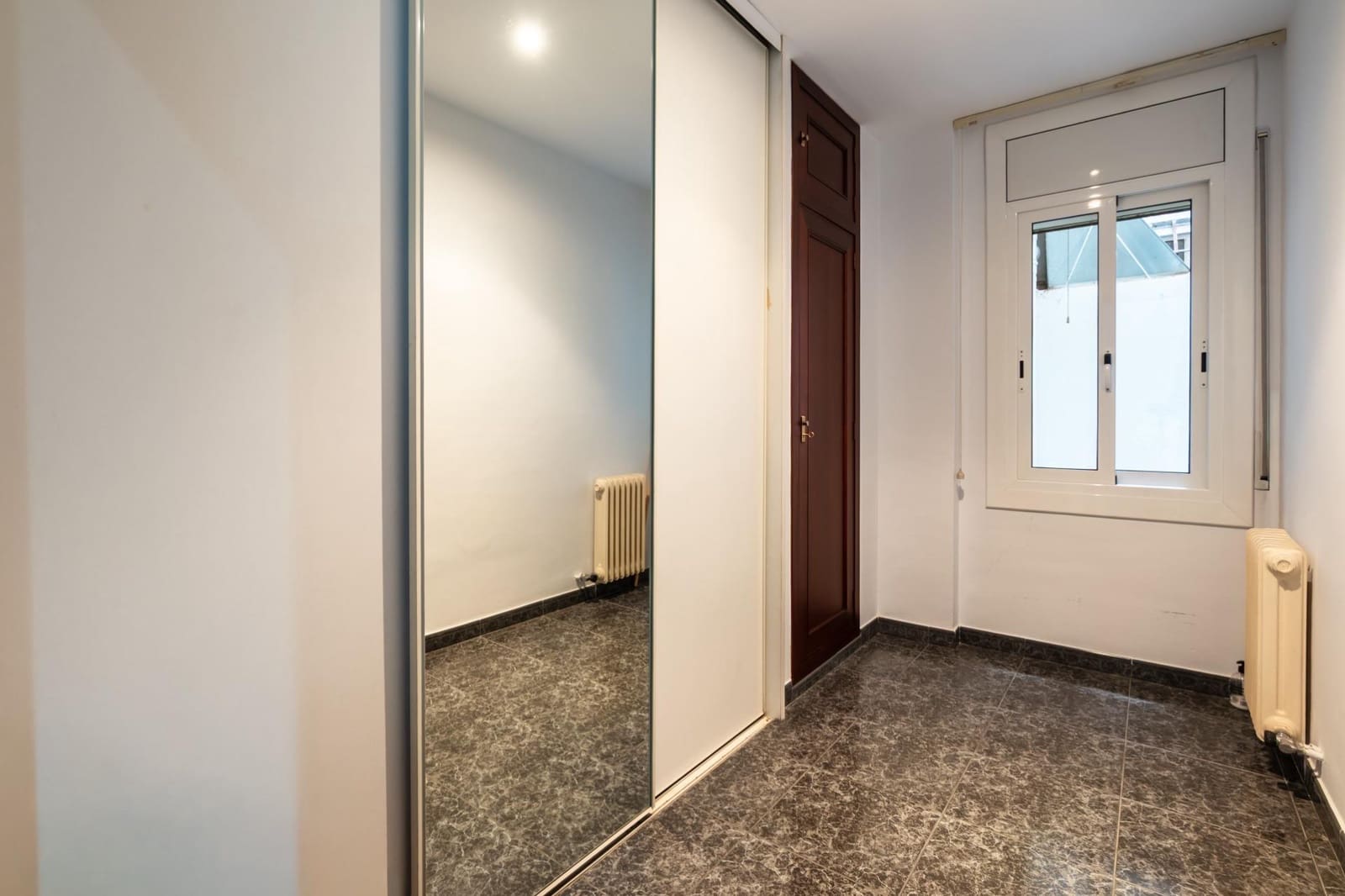 4 bedroom Flat for sale in Figueres with garage - € 225,000 (Ref: 9759434)