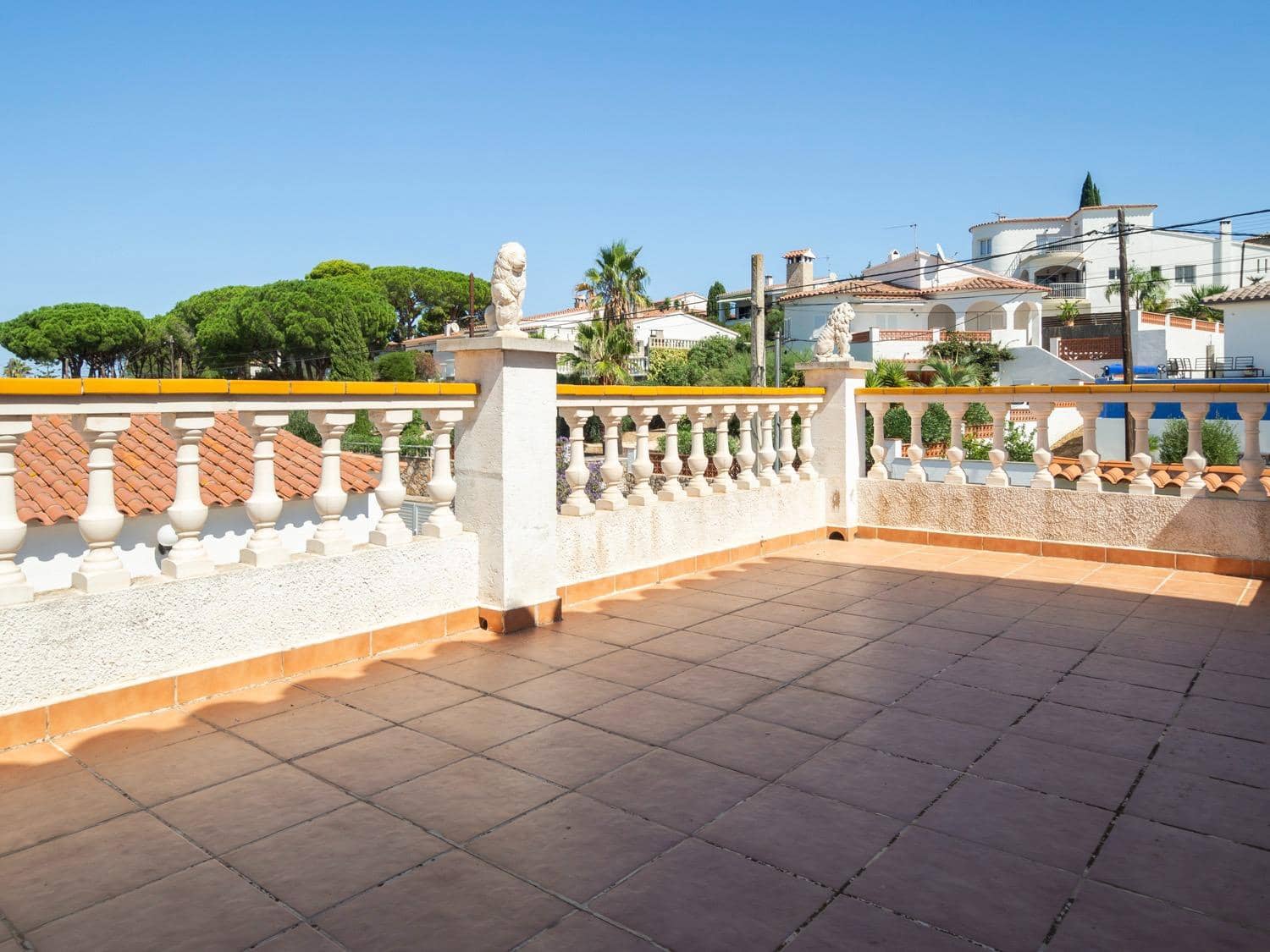 4 soverom Villa til salgs i L'Escala med svømmebasseng garasje - € 559 000 (Ref: 9759438)