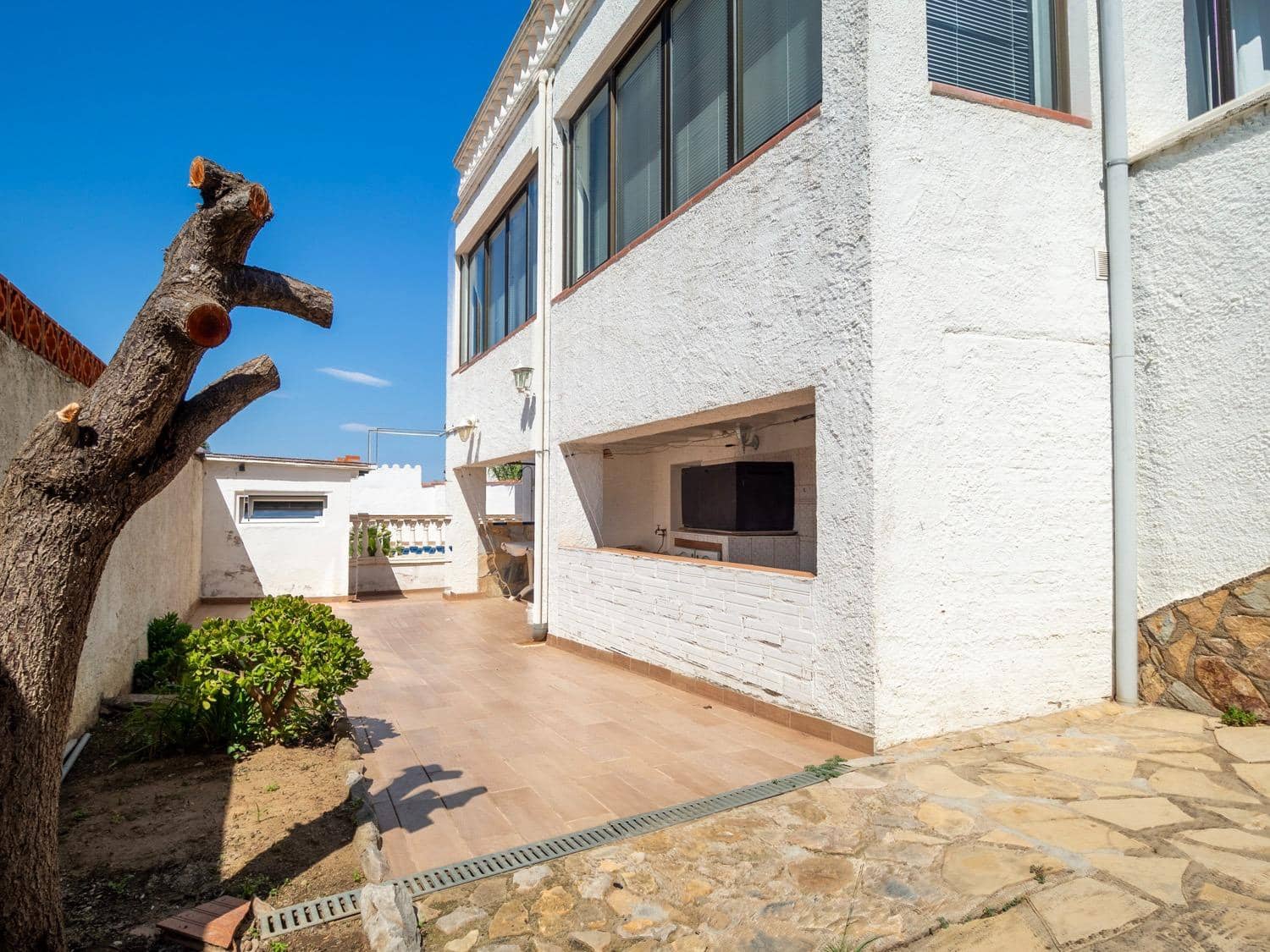 4 soverom Villa til salgs i L'Escala med svømmebasseng garasje - € 559 000 (Ref: 9759438)