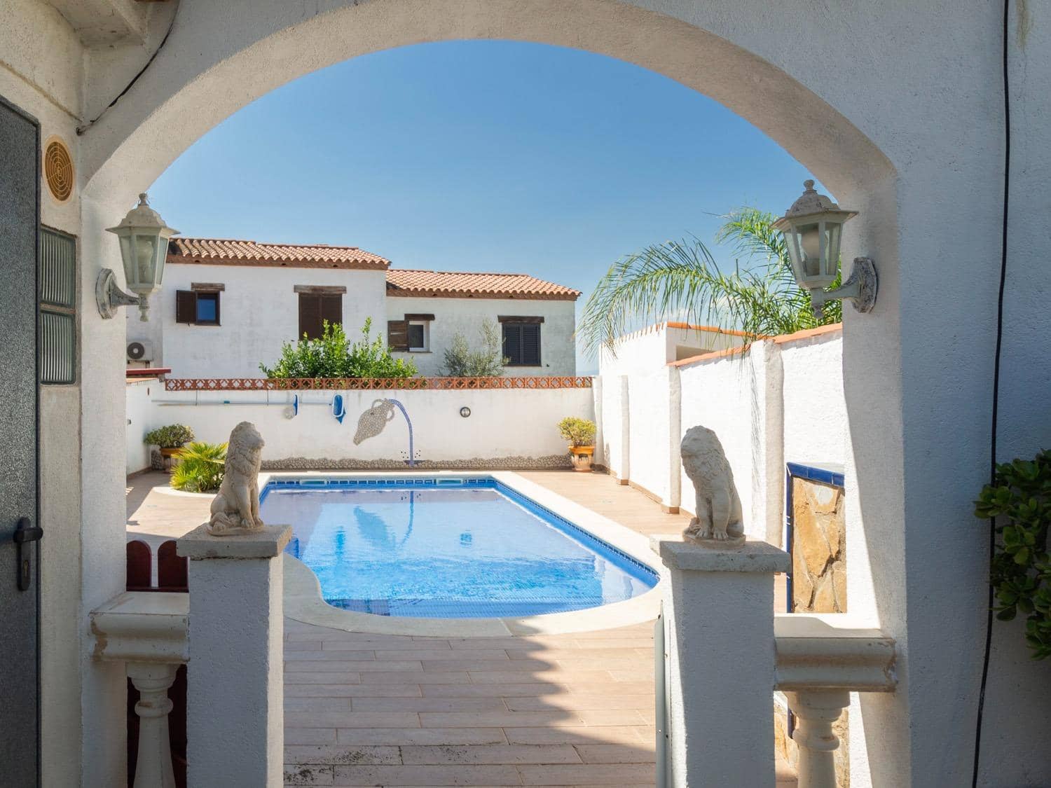 4 soverom Villa til salgs i L'Escala med svømmebasseng garasje - € 559 000 (Ref: 9759438)