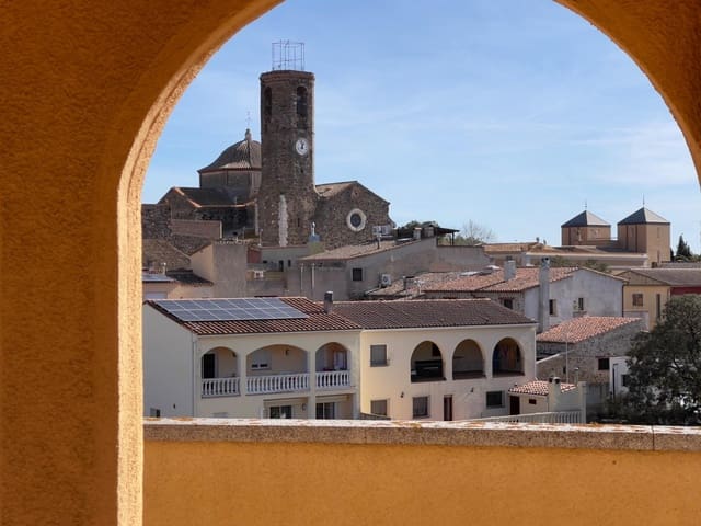 7 makuuhuone Huvila myytävänä paikassa Garriguella - 425 000 € (Ref: 9759439)