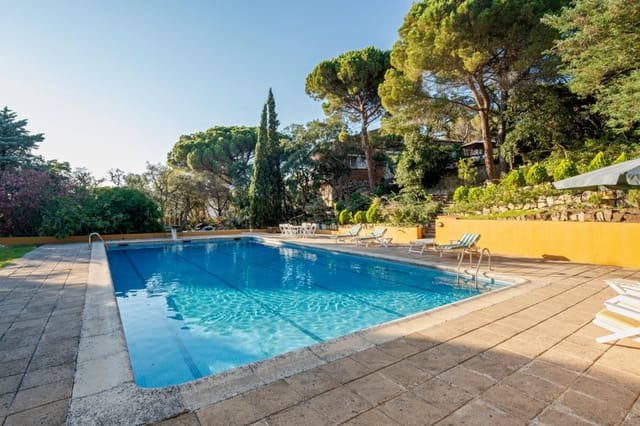Chalet de 5 habitaciones en Castell d'Aro, Castell-Platja d'Aro en venta con piscina garaje - 795.000 € (Ref: 9759440)