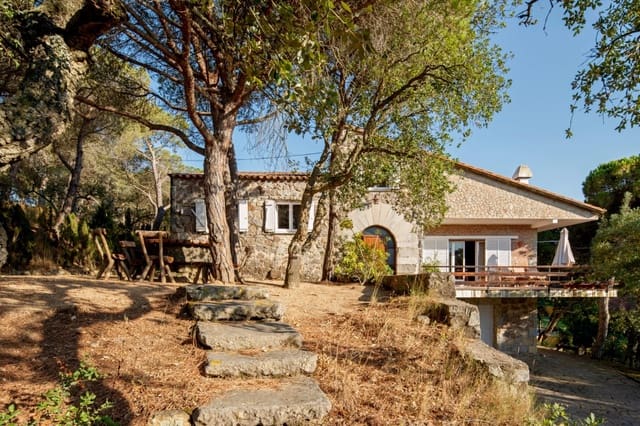 Chalet de 5 habitaciones en Castell d'Aro, Castell-Platja d'Aro en venta con piscina garaje - 795.000 € (Ref: 9759440)