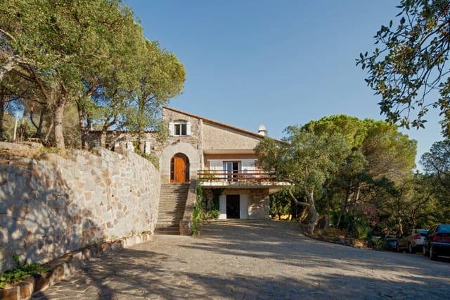 Chalet de 5 habitaciones en Castell d'Aro, Castell-Platja d'Aro en venta con piscina garaje - 795.000 € (Ref: 9759440)