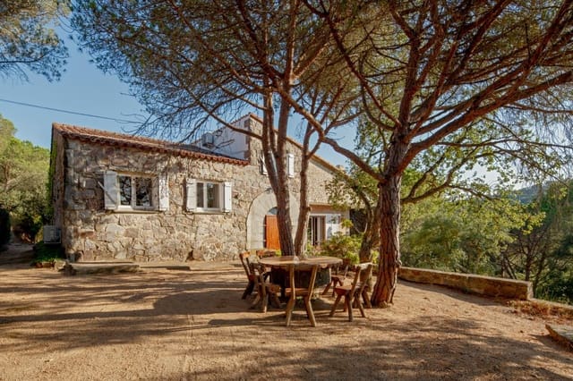 Chalet de 5 habitaciones en Castell d'Aro, Castell-Platja d'Aro en venta con piscina garaje - 795.000 € (Ref: 9759440)