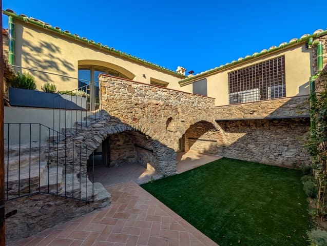3 bedroom Villa for sale in Palau-saverdera - € 894,880 (Ref: 9759444)