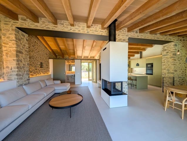 3 bedroom Villa for sale in Palau-saverdera - € 894,880 (Ref: 9759444)