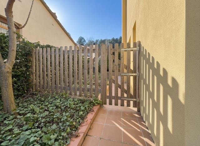 5 soverom Villa til salgs i Sant Llorenç de la Muga med svømmebasseng garasje - € 450 000 (Ref: 9759448)