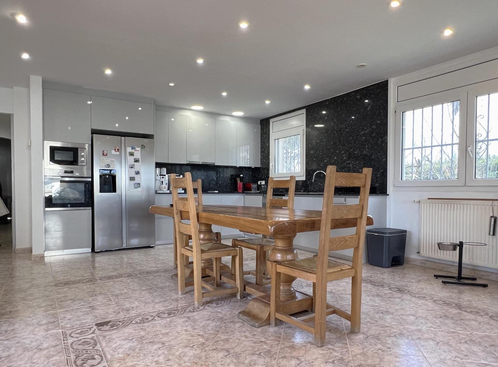 4 bedroom Villa for sale in Sant Pere Pescador with pool garage - € 495,000 (Ref: 9822903)