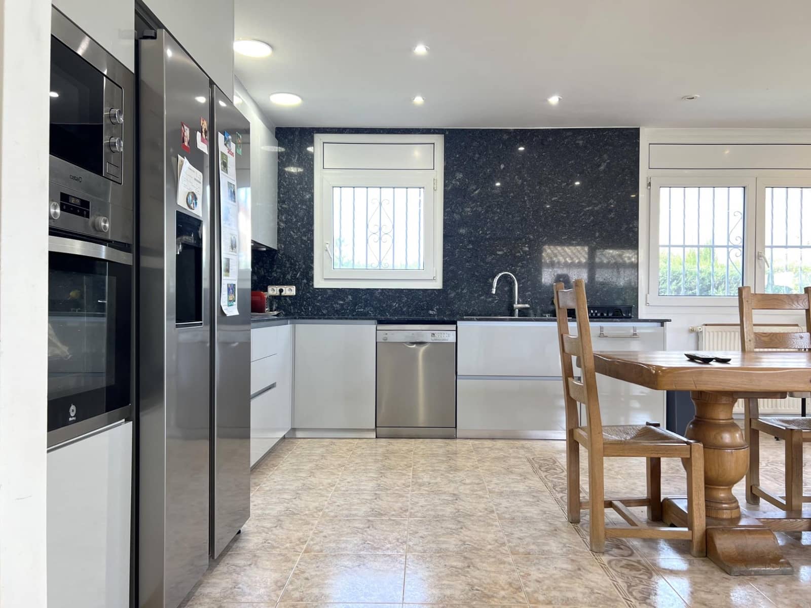 4 bedroom Villa for sale in Sant Pere Pescador with pool garage - € 495,000 (Ref: 9822903)