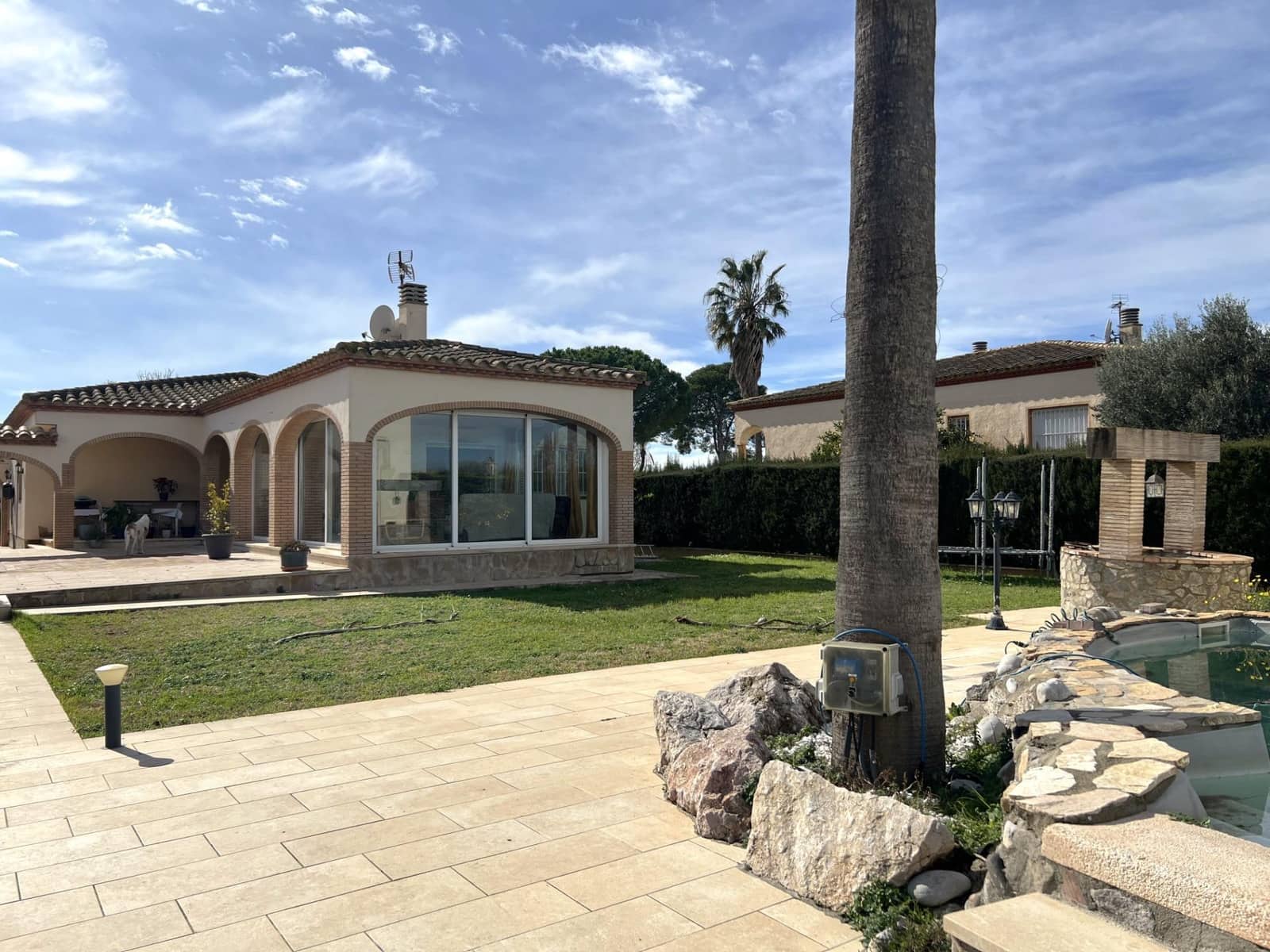 4 bedroom Villa for sale in Sant Pere Pescador with pool garage - € 495,000 (Ref: 9822903)