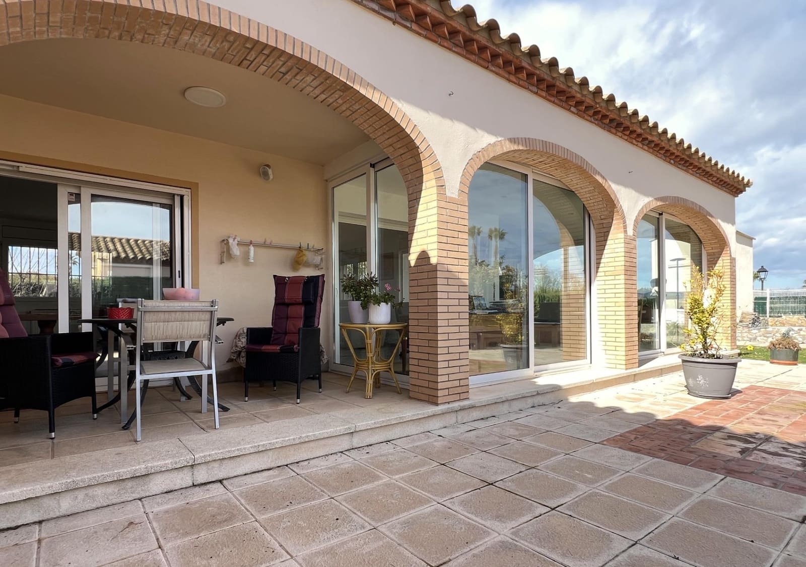 4 bedroom Villa for sale in Sant Pere Pescador with pool garage - € 495,000 (Ref: 9822903)