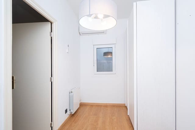 3 soveværelse Lejlighed til salg i L'Antiga Esquerra de L'Eixample, Barcelona by med garage - € 510.000 (Ref: 9023989)