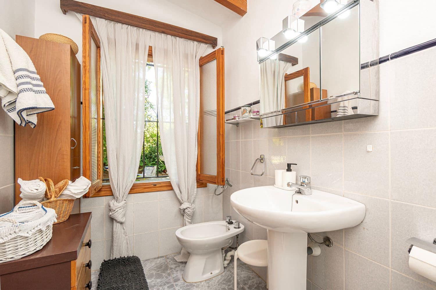 3 slaapkamer Finca/Landhuis te huur in Selva met zwembad garage - € 2.500 (Ref: 9246324)