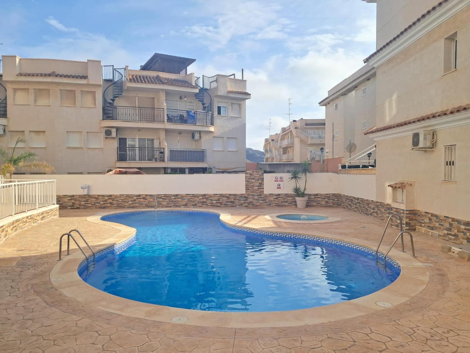 Apartamento de 2 habitaciones en Los Collados en venta con piscina garaje - 140.000 € (Ref: 10136207)