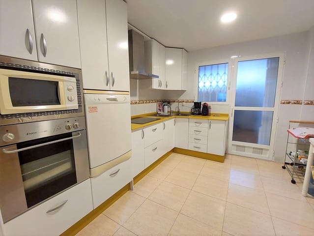 4 bedroom Flat for sale in Aguilas with pool garage - € 290,000 (Ref: 7741572)