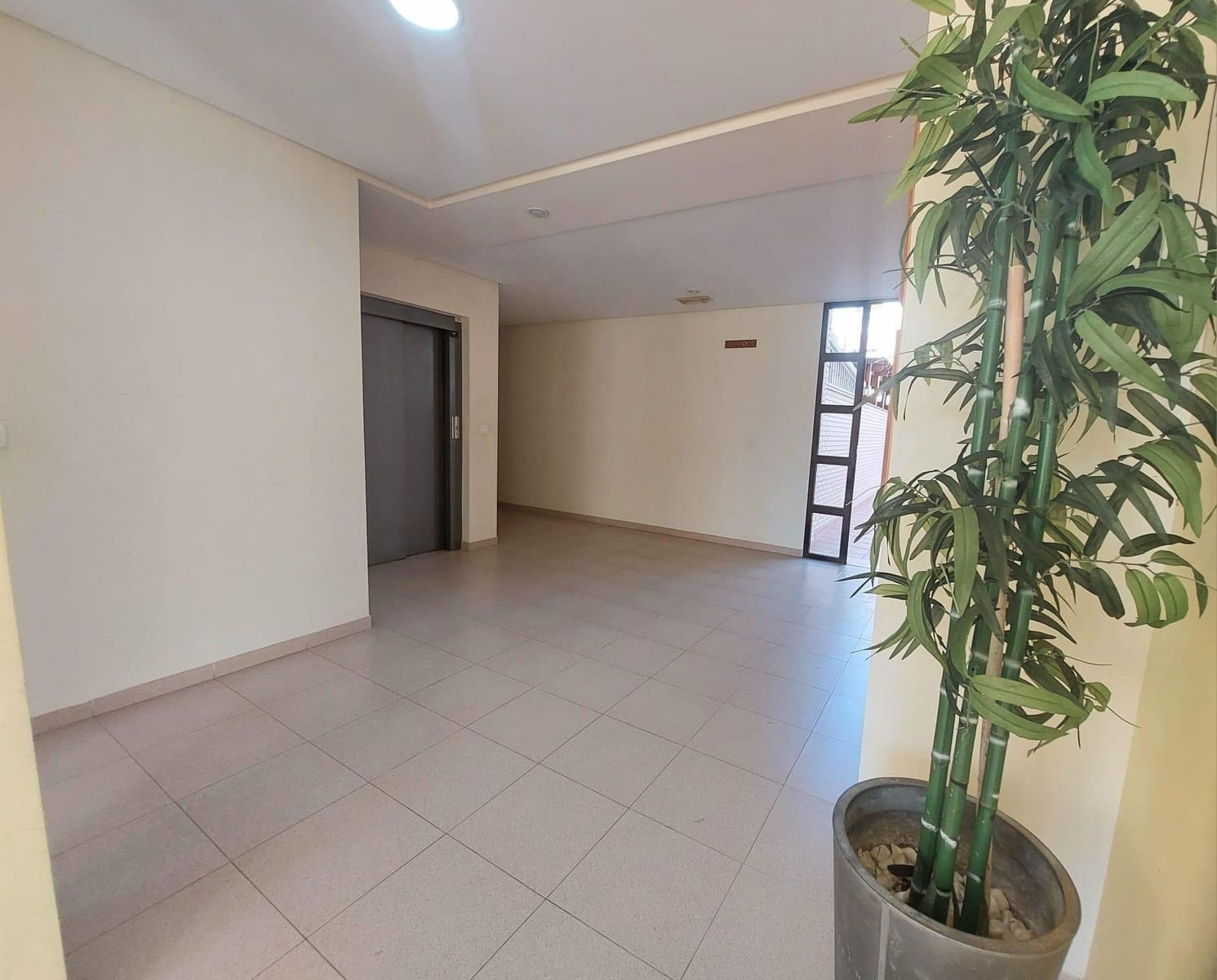 4 bedroom Flat for sale in Aguilas with pool garage - € 290,000 (Ref: 7741572)