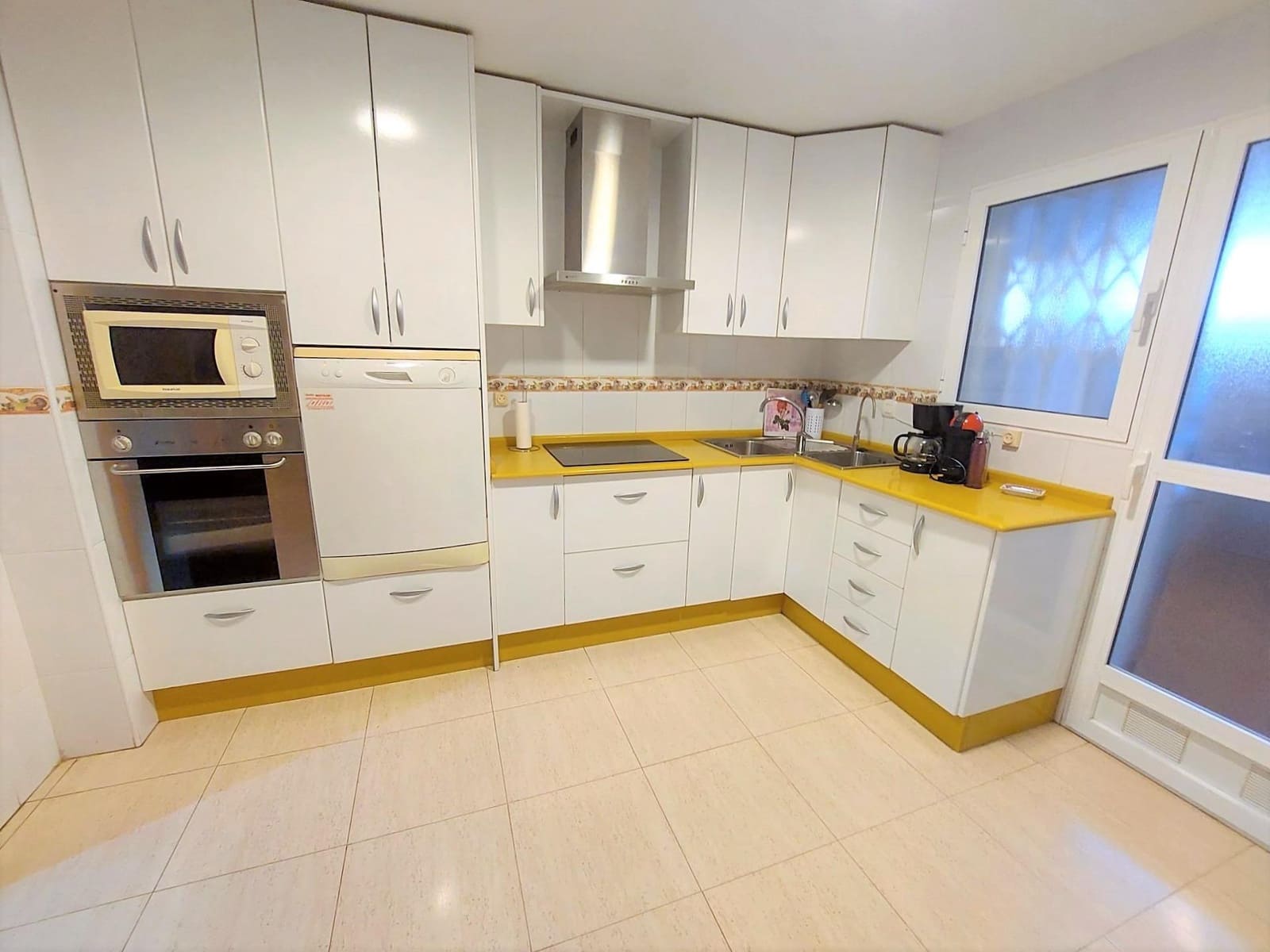 4 bedroom Flat for sale in Aguilas with pool garage - € 290,000 (Ref: 7741572)