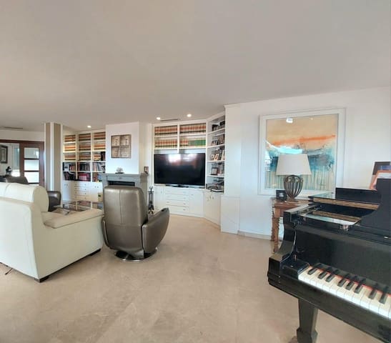 3 bedroom Penthouse for sale in Aguilas with garage - € 650,000 (Ref: 8564698)