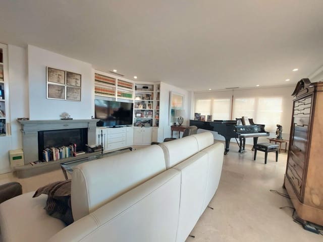 3 bedroom Penthouse for sale in Aguilas with garage - € 650,000 (Ref: 8564698)
