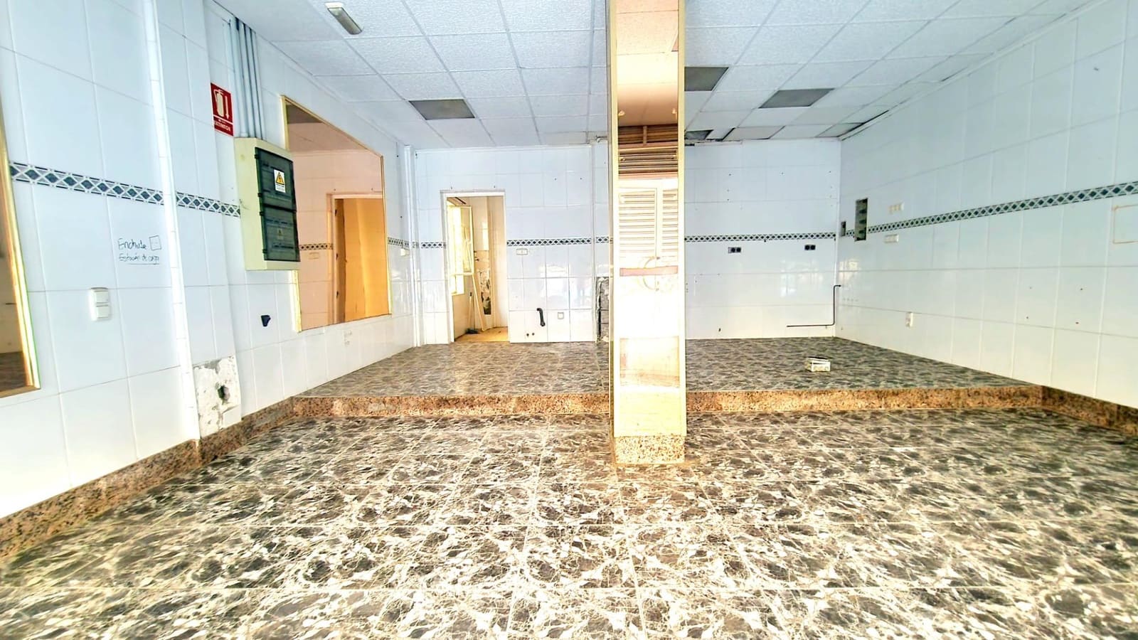 Commercial for sale in Aguilas - € 63,000 (Ref: 8888374)