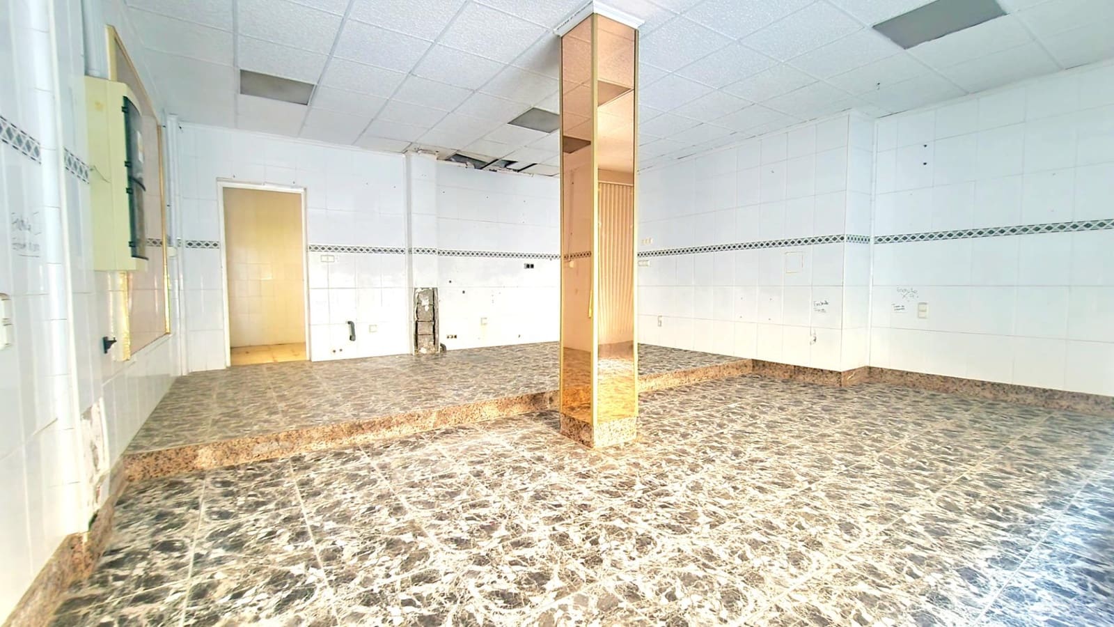 Commercial for sale in Aguilas - € 63,000 (Ref: 8888374)