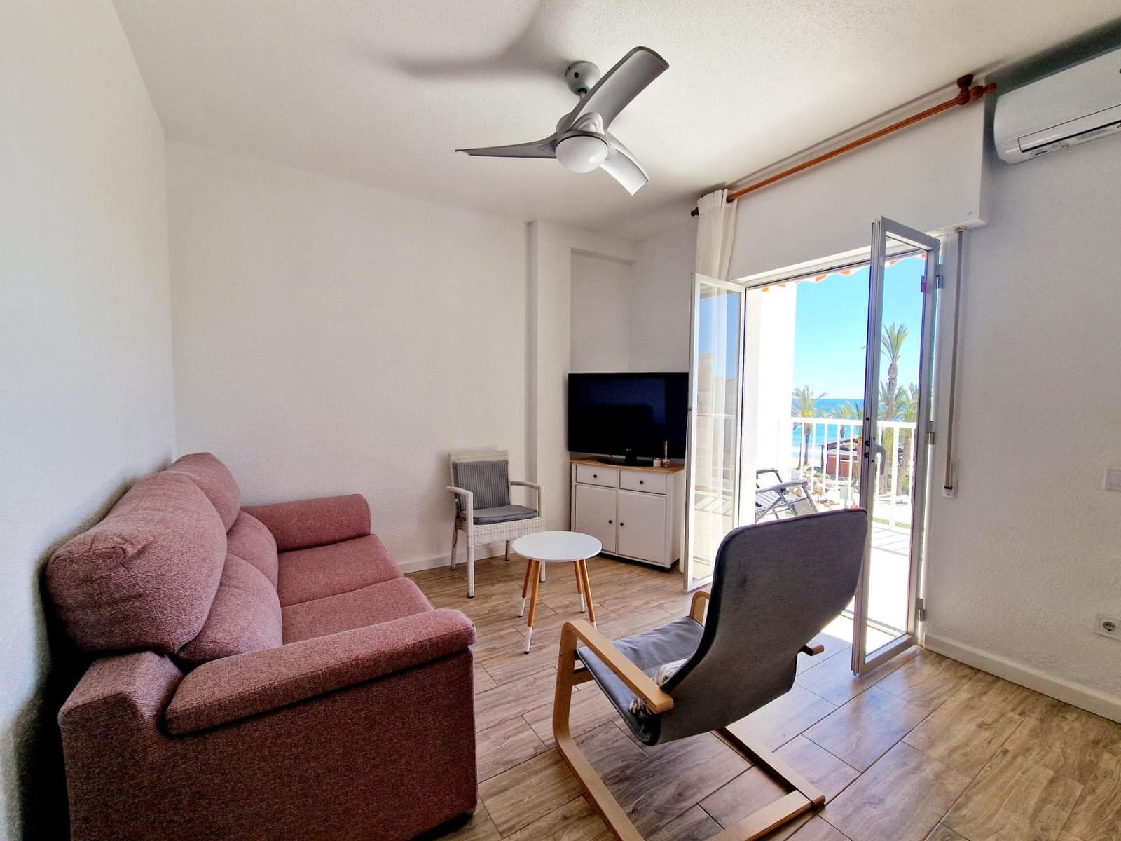 Ático de 2 habitaciones en San Juan de los Terreros en venta - 240.000 € (Ref: 8911400)